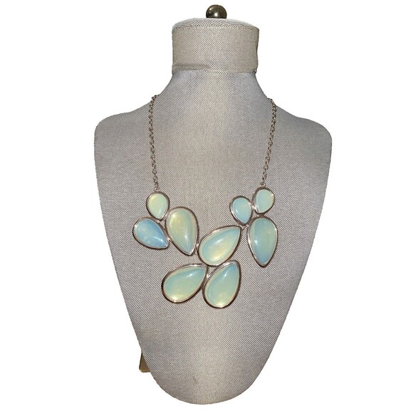 Iridescent Green Teardrop Cluster Statement Necklace 20 inches - Picture 1 of 9